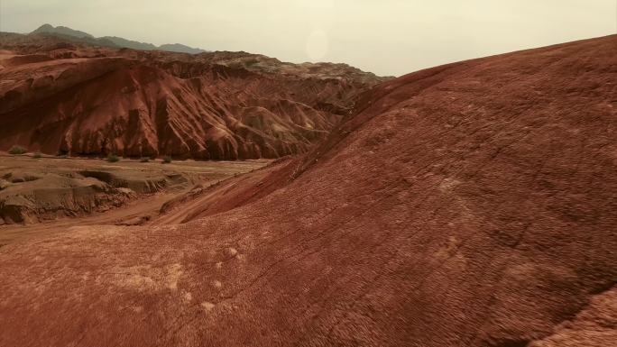 壮美丹霞地貌汽车穿越