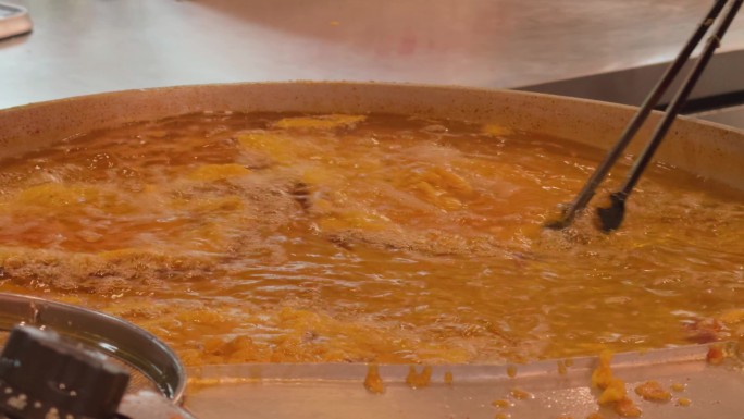 苏州传统特色美食油氽大排制作