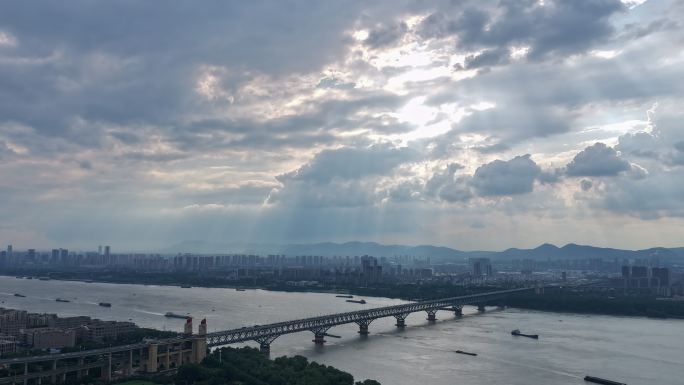 南京长江大桥丁达尔光素材