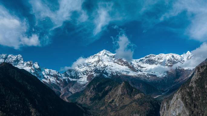 雨崩神山雪山延时航拍