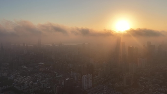 南京城市上空的壮丽云海