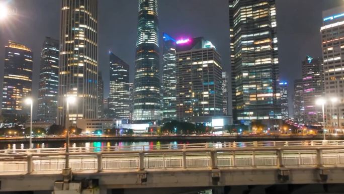 璀璨夜景下的城市天际线