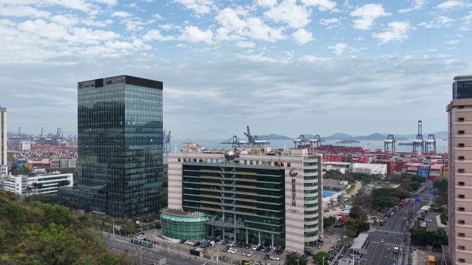 现代化城市建筑 深圳盐田港附近