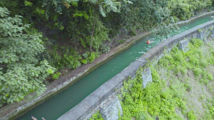 河池龙江第一湾水渠漂流探险之旅