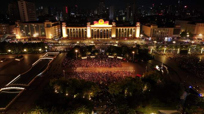 25年八一建军节南昌八一广场人群夜景