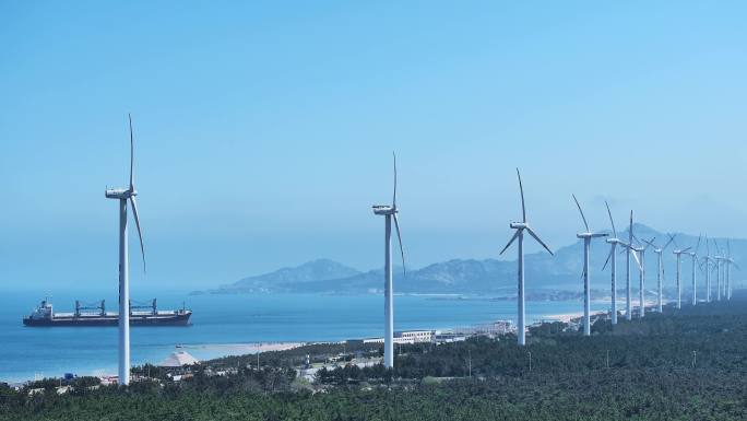 蓝色海岸线风车景观