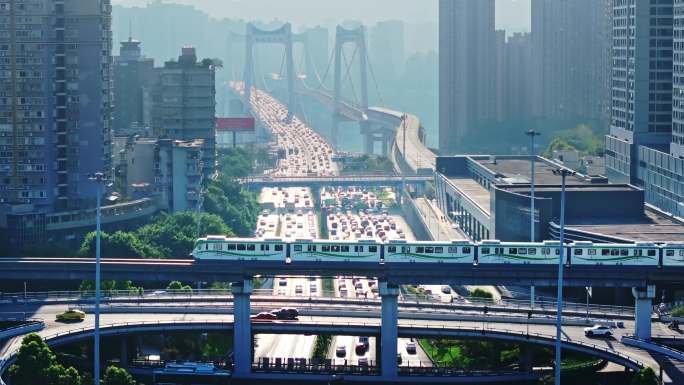 重庆城市立交桥轻轨穿梭 鹅公岩大桥
