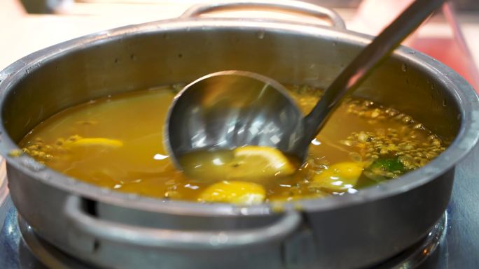 夏日清凉特饮，柠檬青柠百香果消暑饮品制作