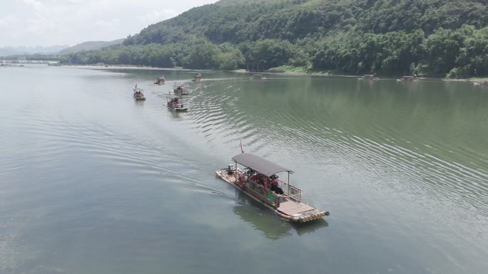 漓江竹筏漂流山水风光