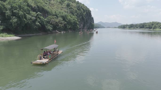 漓江竹筏漂流山水风光