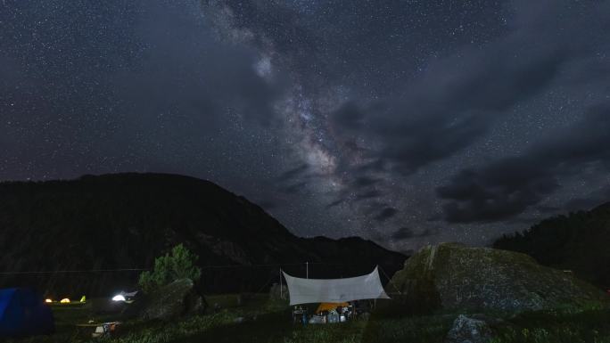 则巴村帐篷营地银河星空