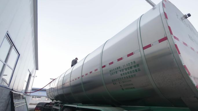 畜牧业现代化牧场奶牛挤奶榨乳鲜奶罐车运输