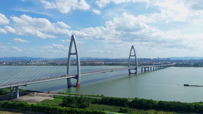 绍兴滨海新区曹娥江上的越东大桥延时航拍1