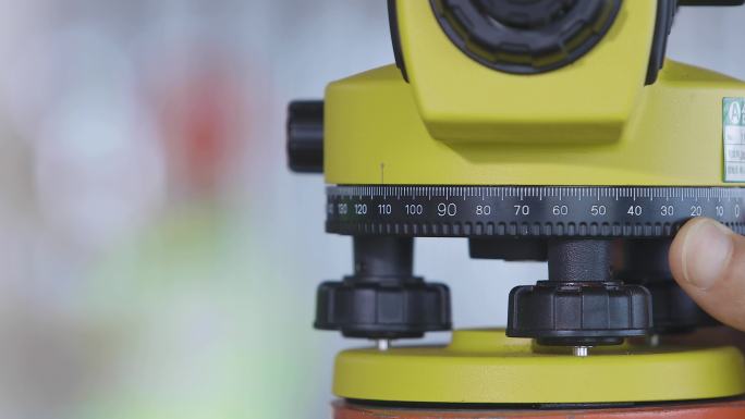 测绘仪建筑工人水平仪施工工地工程水准仪
