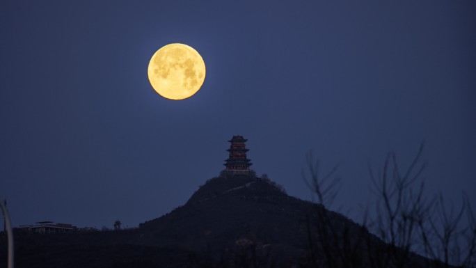 北京定都阁悬月