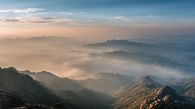 云雾缭绕的山峦风光壮丽山河日出云海