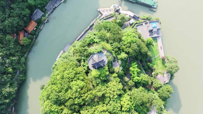 湖北宜昌长江西陵峡峡口三游洞风景区俯拍