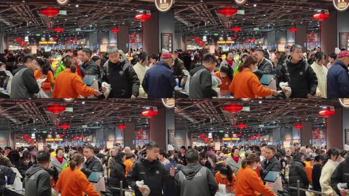 超市购物高峰期人潮涌动