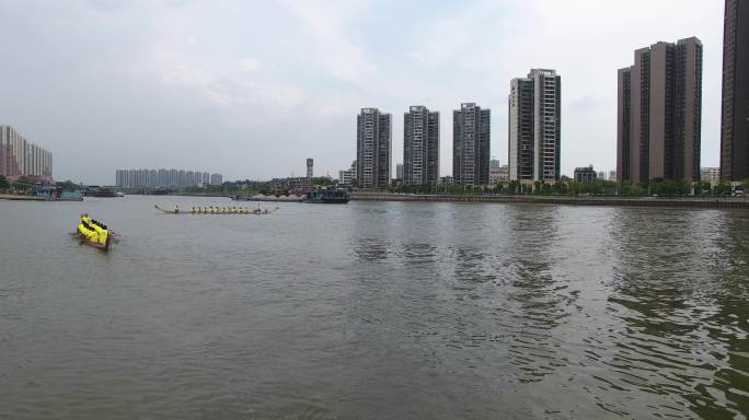 珠江水面龙舟竞渡