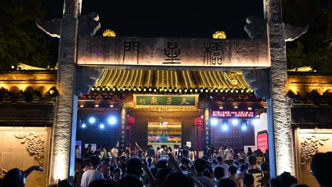 南京夫子庙夜景人潮涌动