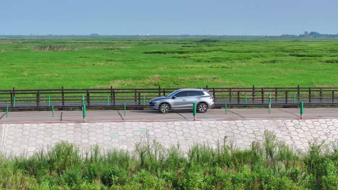汽车行驶在鄱阳湖吴永公路航拍合集