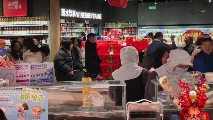 超市购物高峰期人潮涌动