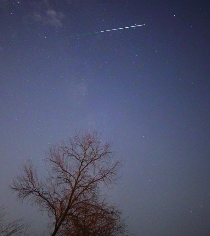 流星划过夜空 直录视频抖音竖屏画面