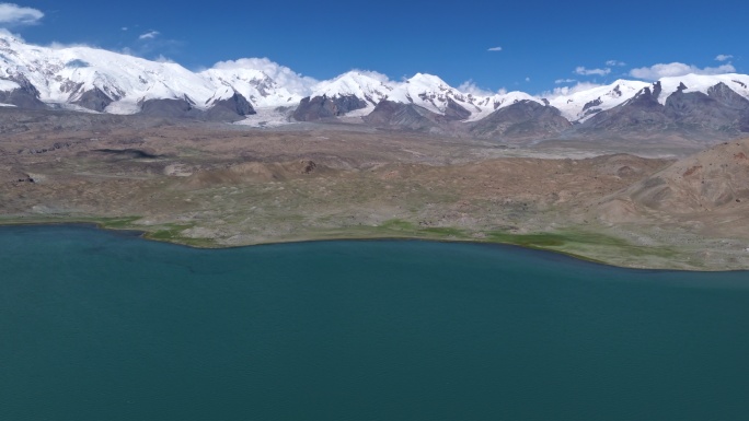 昆仑山脉公格尔峰