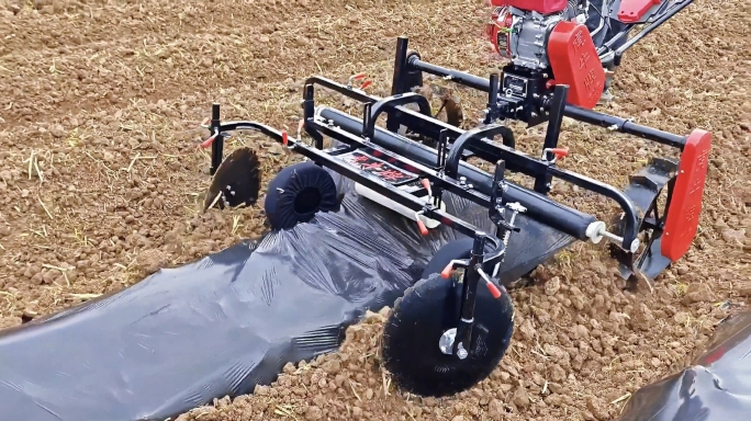 农用机械覆膜作业