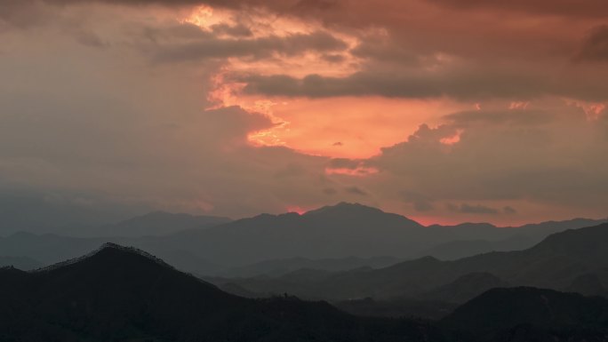山峦叠嶂的壮丽日落延时8k
