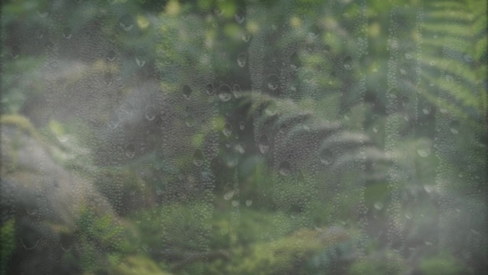 回南天玻璃水珠通道 屏幕雾气 起雾 潮湿