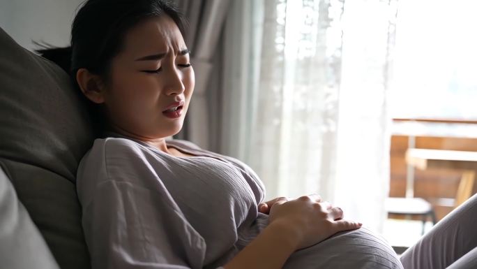 孕妇临产痛苦