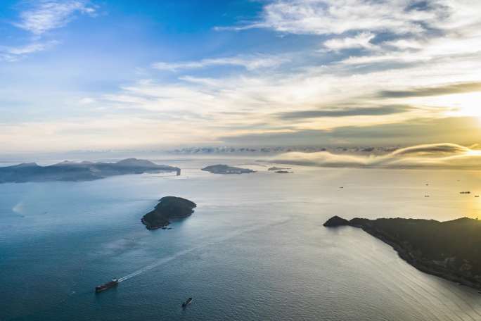 玉环市1号公路海上日出云雾缭绕