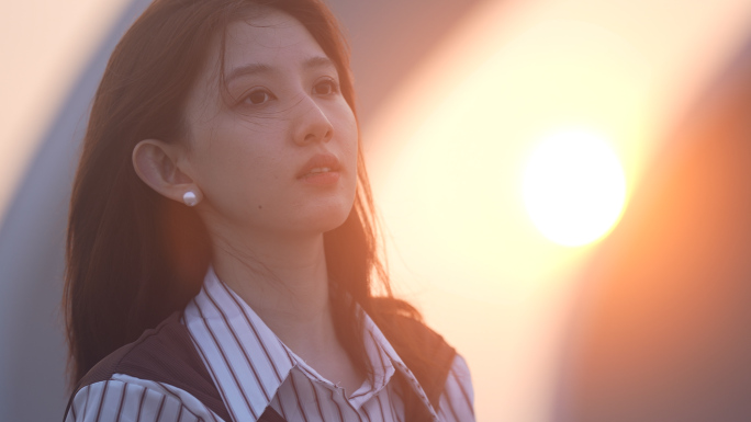 夕阳唯美剪影 海边女孩 厦门集美观景台