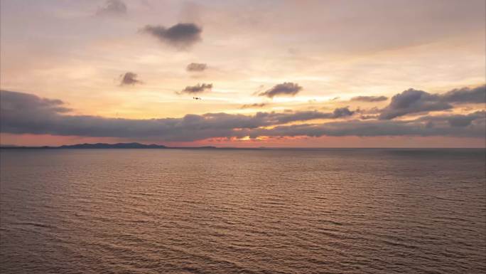 4K航拍竖屏大连泊霞湾海边灯塔风光宣传片