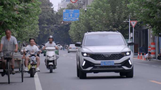 小城生活城市街道人流车流