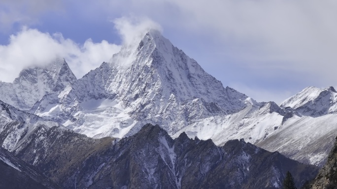 东方马特洪峰卡加乔雪山东壁