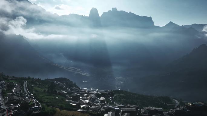 航拍日出下云雾缭绕的甘南扎尕那自然风光