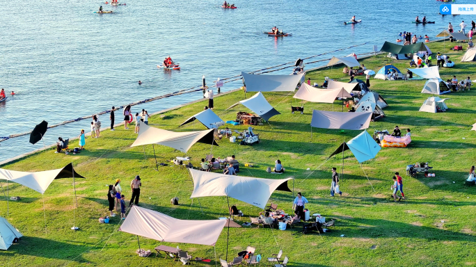 湖畔户外露营周末休闲时光聚会郊游夏日生活