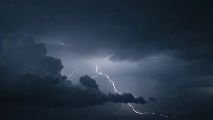 雷雨闪电暴雨乌云雷暴雨水电闪雷鸣大气震撼