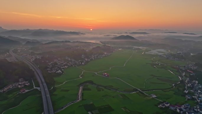 日出时分的田园风光