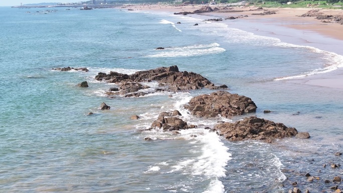 青岛海滩岩石海岸风光
