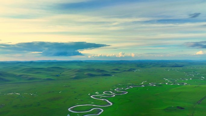 暮色下草原唯美河流“天下第一曲水”