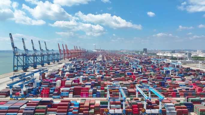 航拍钦州自动化码头 集装箱港口作业
