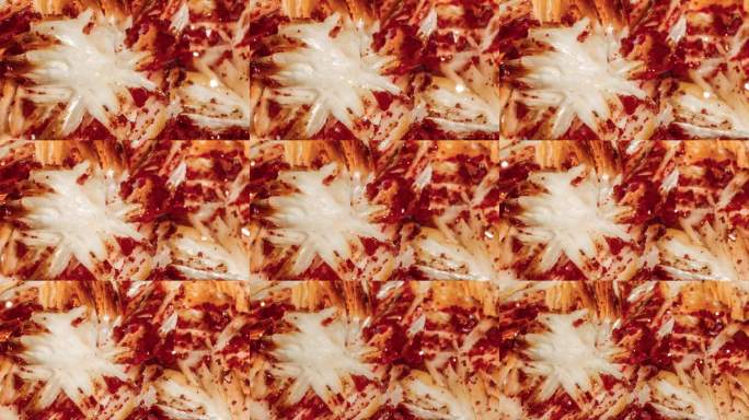 在自然光下的钒矿特写。