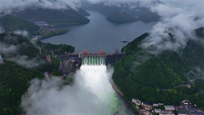 杭州建德新安江水电站水库泄洪