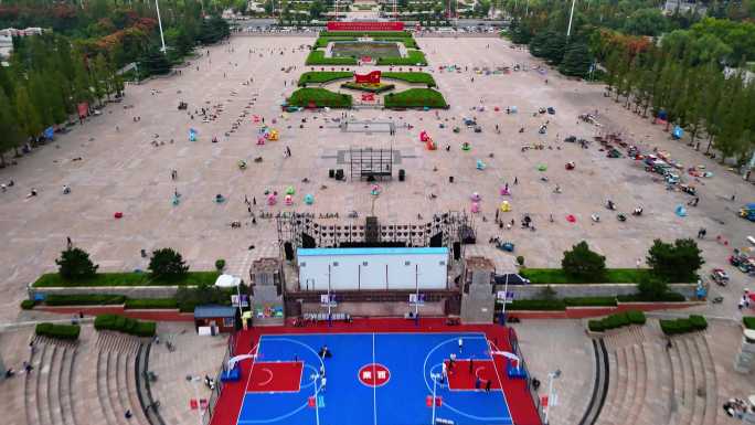 国庆广场人流动态