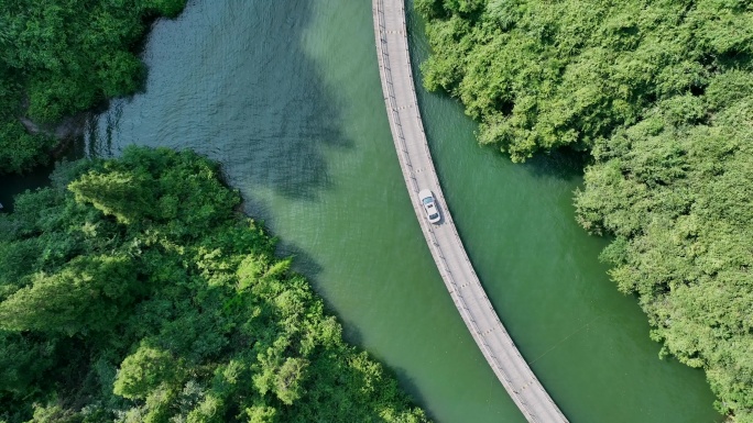 恩施狮子关航拍山水上公路风光