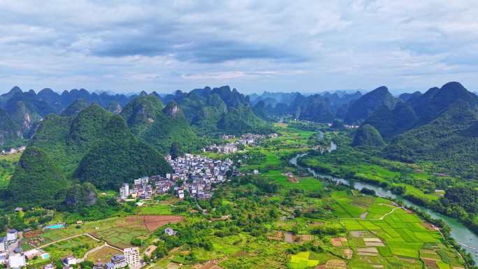广西桂林阳朔遇龙河相公山山水自然风景航拍