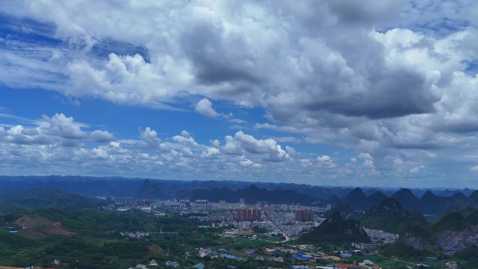 蓝天白云下的山水之城-广西大化